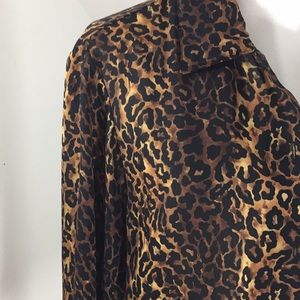 Tunic length buttoned blouse